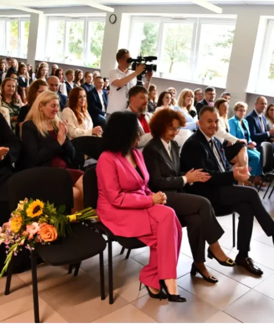 Uczniowie podczas rozpoczęcia roku szkolnego