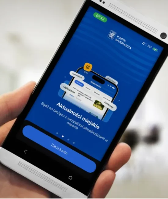 Telefon z aplikacją Karty Wyspiarza